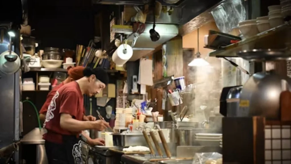 Kitchen Server Job in Japan
